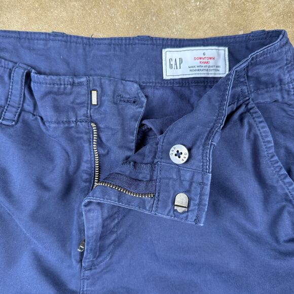 GAP Women’s Downtown Khaki Pants Navy Blue Size 6 Cropped Classic Chino - Picture 3 of 14